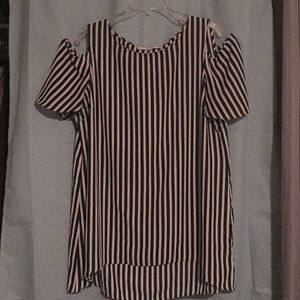 Jones studio tunic length cold shoulder blouse